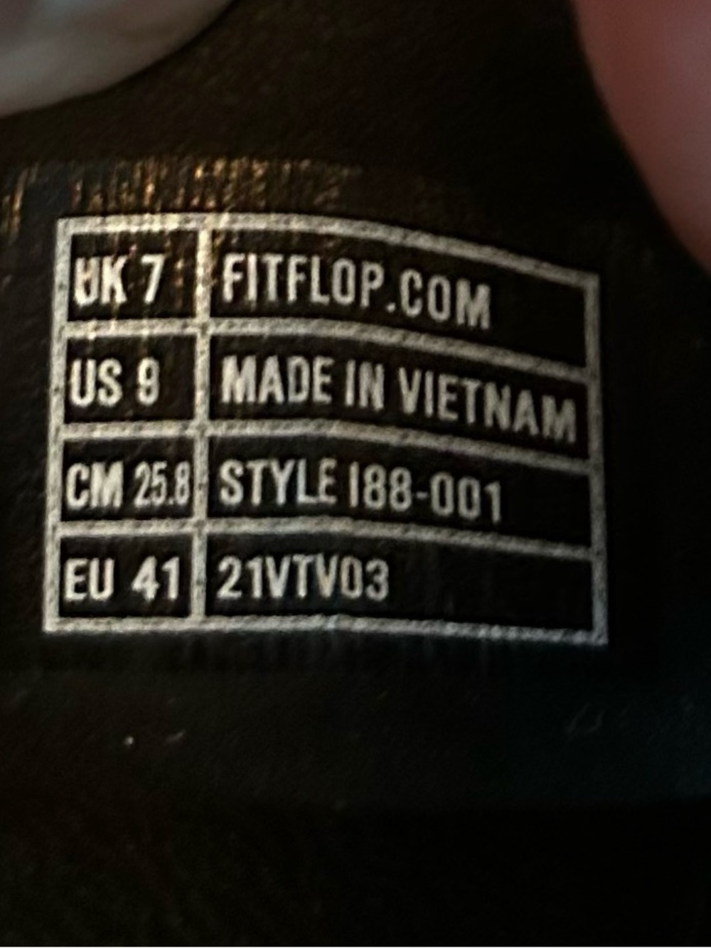 FitFlop Black Leather Thong Sandals size 9 - Picture 7 of 7